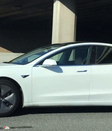 California kõige hõivatumal maanteel märgati roolis magavat Tesla juhti